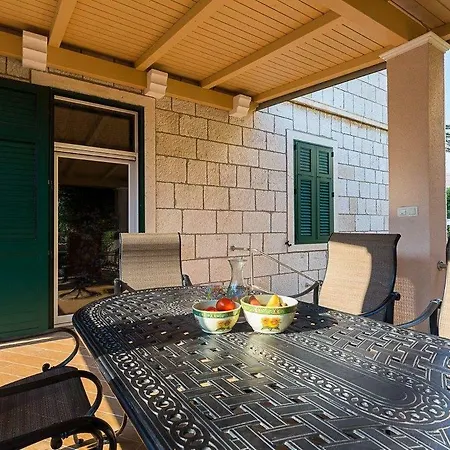 Bitanga Holiday home
